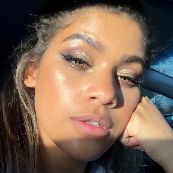 Meet your Posher, Mikaila - Picture 1 of 1